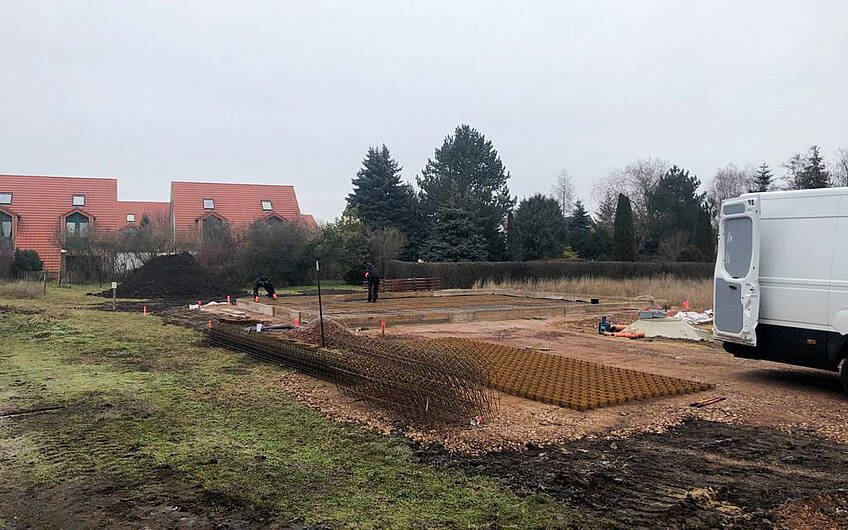 Verlegen der Armierung für Bodenplatte für Kern-Haus in Halle-Braschwitz