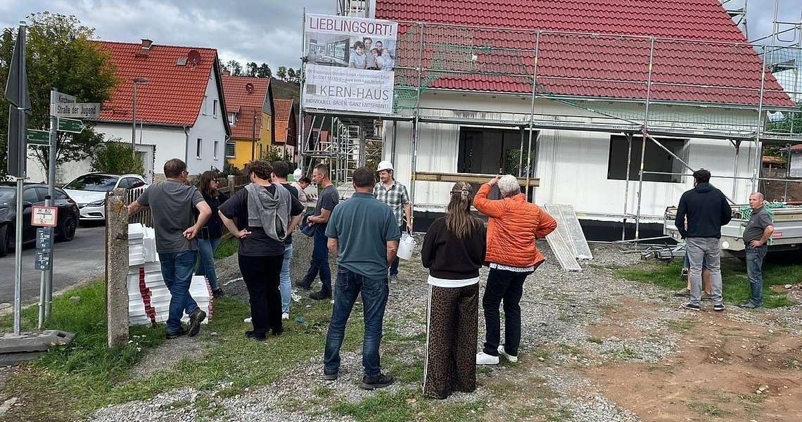 Nun wird das Richtfest gefeiert.