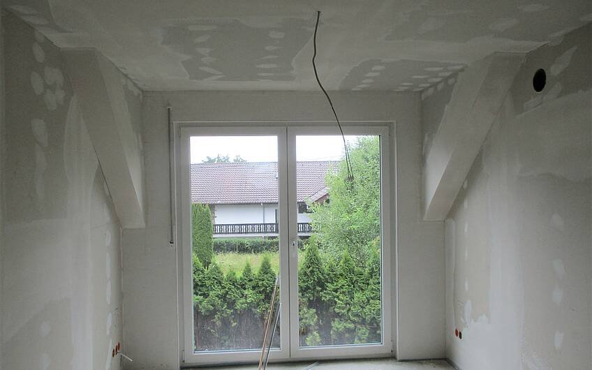 Die Wände auch im Dachgeschoss wurden tapezierfähig vorbereitet.