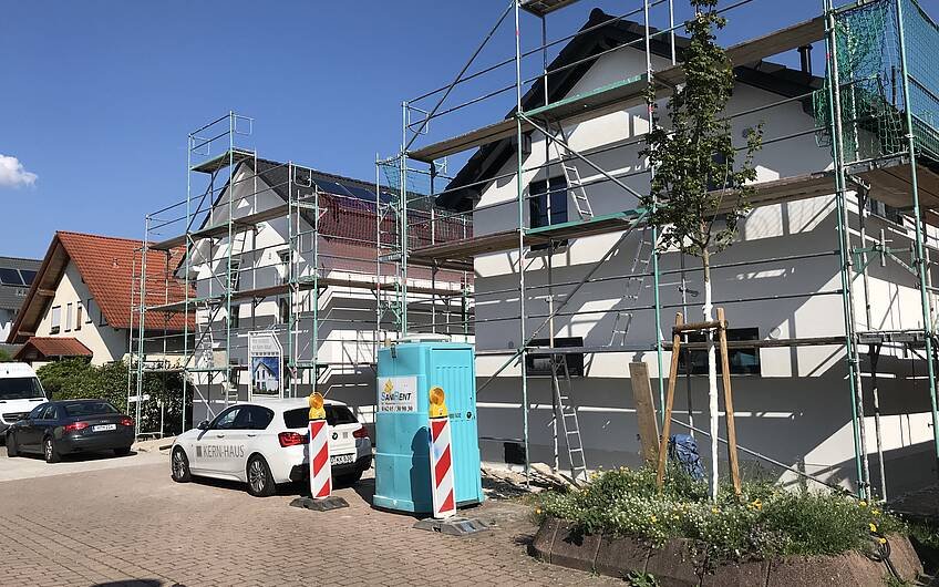 Rohbaubesichtigung im frei geplanten Familienhaus von Kern-Haus in Graben-Neudorf