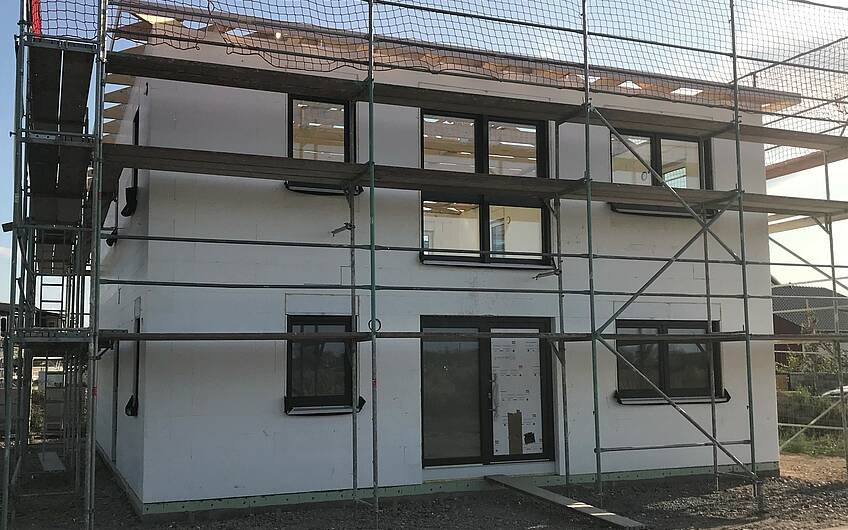 Rohbau des frei geplanten Familienhauses von Kern-Haus in Böhl-Iggelheim