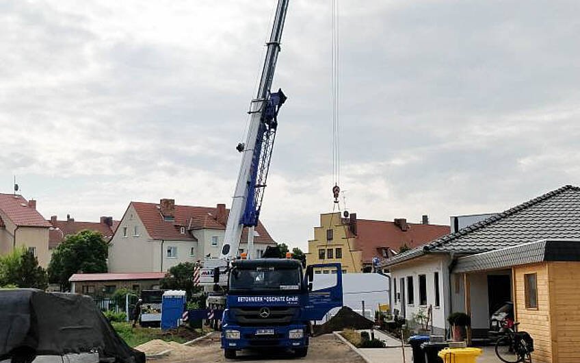 Anlieferung der Zwischendecke für Kern-Haus in Ammendorf