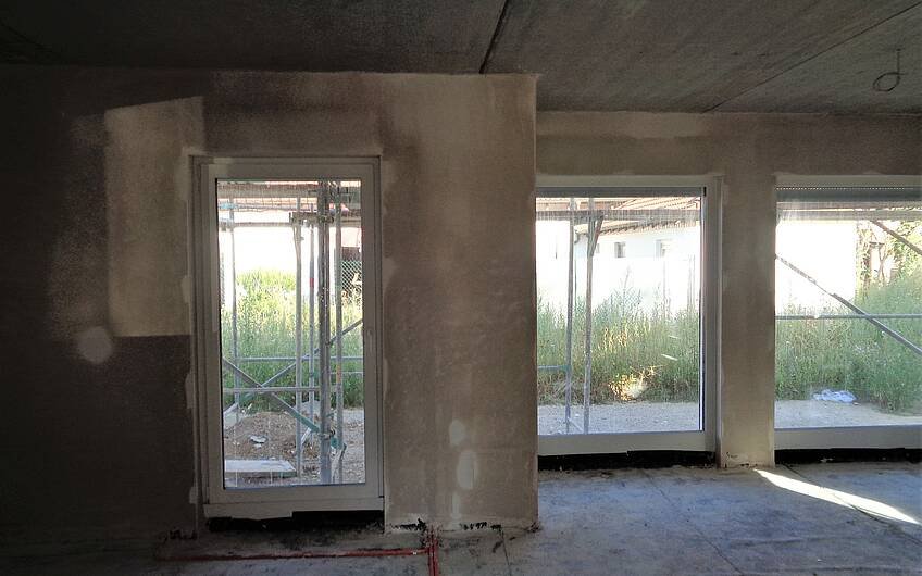 Verputzte Wände im individuell geplanten Einfamilienhaus Family von Kern-Haus in Römerberg