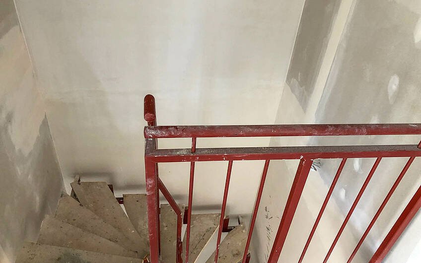 Halb gewendelte Treppe im Kern-Haus in Halle Ammendorf