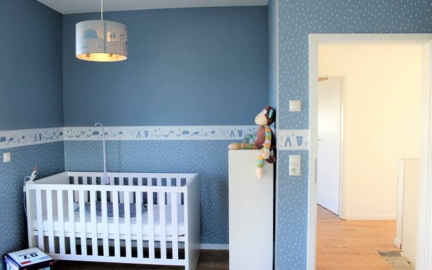 Kinderzimmer mit Babybett in Kern-Haus Vero in Magdeburg