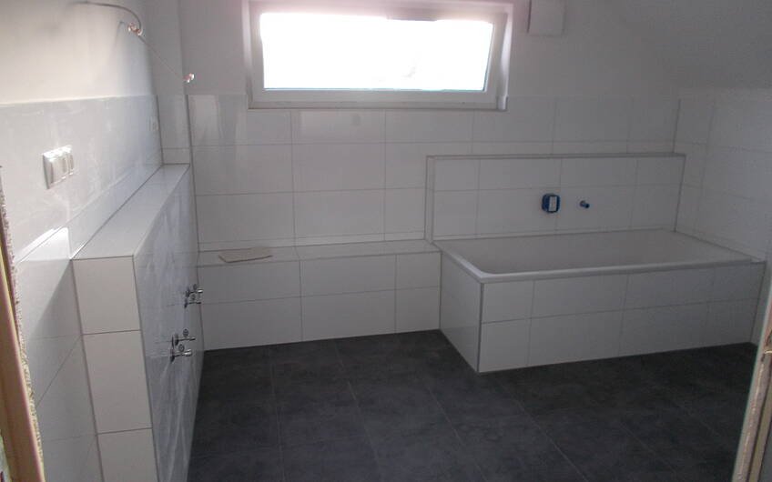 Gestrichenes Badezimmer im Einfamilienhaus Loop Classic von Kern-Haus in Freisbach