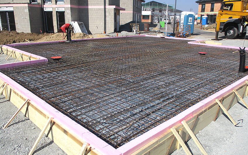 Für Stabilität sorgen Eisenmatten in der Bodenplatte.