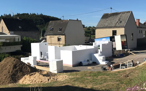 Die DuoTherm-Elemente für das Kern-Haus wurden geliefert.