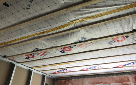 Dachdämmung in der individuell geplanten Kern-Haus-Stadtvilla Mateo in Sasbach