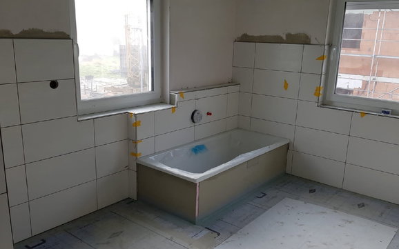 Badezimmer mit Badewanne in Sasbach