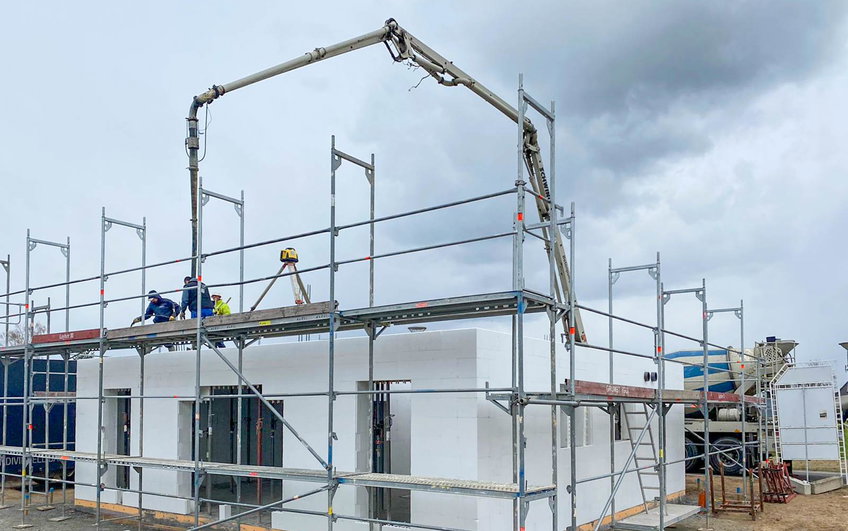 Verfüllen der Erdgeschossdecke für Kern-Haus Trend in Eilenburg