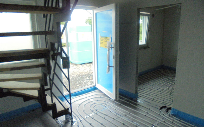 Heizschleifen der Fußbodenheizung im individuell geplanten Einfamilienhaus Luna von Kern-Haus in Ludwigshafen