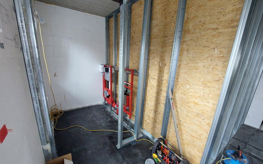 Komplette Sanitär-Rohinstallation in beiden Geschossen.