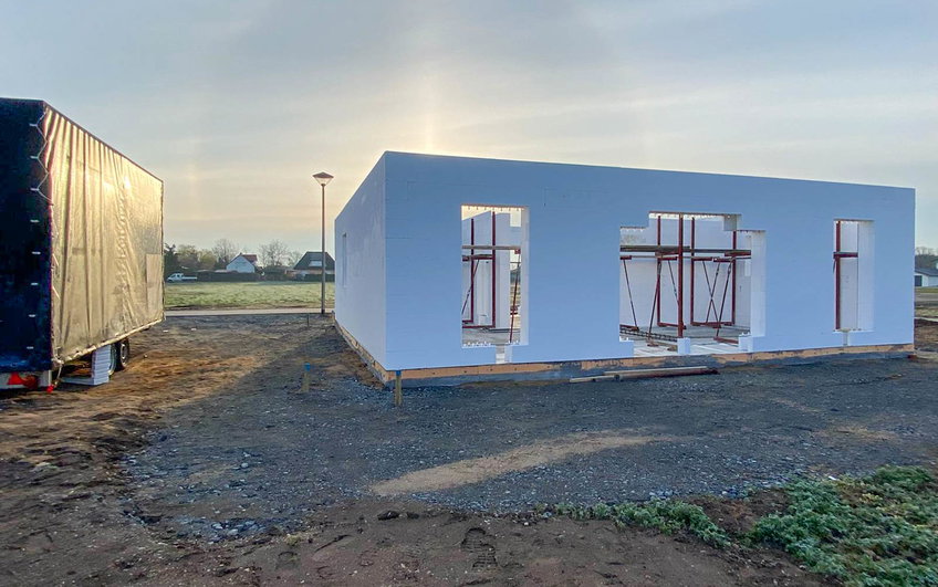 Fertiger Erdgeschossrohbau für Kern-Haus Trend in Eilenburg