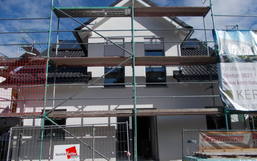 Frei geplantes Kern-Haus in Bad Dürkheim mit verputzter Außenfassade
