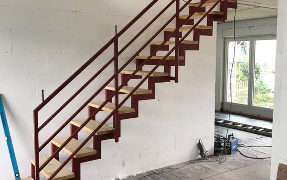 Bautreppe im individuell geplanten Zweifamilienhaus Signus P von Kern-Haus in Radolfzell