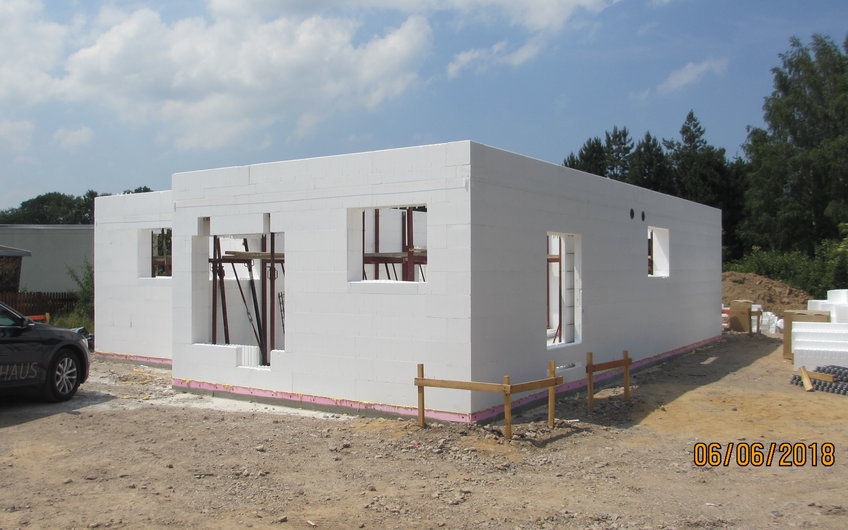 Rohbau Erdgeschoss für Haus Futura Bauhaus in Zwickau-Schneppendorf