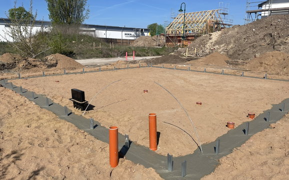 Das Fundament wurde betoniert.