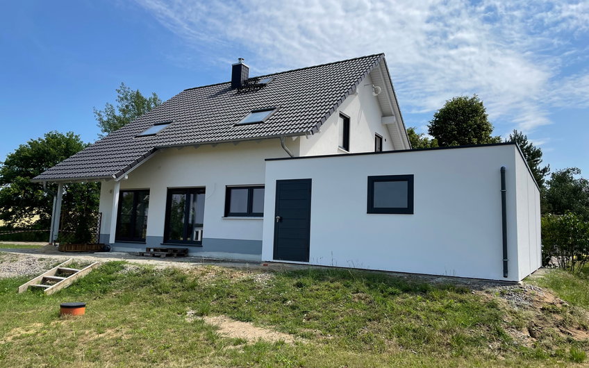 Aussenfassade mit Garage