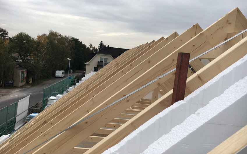 Dachstuhl mit Giebelspitzen