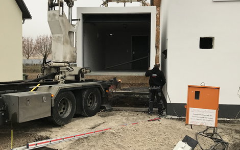 Garagenanlieferung der Kern-Haus-Stadtvilla Signus in Flörsheim-Dalsheim