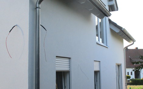 Nachdem der Außenputz aufgetragen wurde, konnte das Gerüst abgebaut werden. 