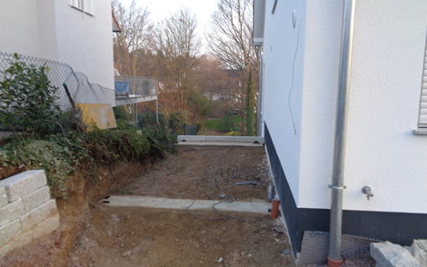 Platz für die Garage des frei geplanten Einfamilienhauses von Kern-Haus in Bad Dürkheim