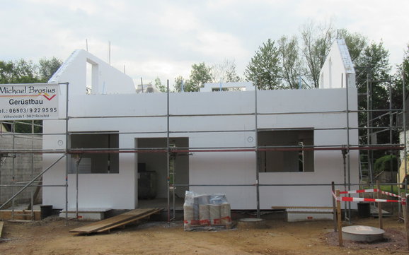 Das Dachgeschoss wird aufgebaut.