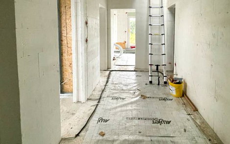 Innenputz im Flur des Kern-Haus Allea in Eilenburg