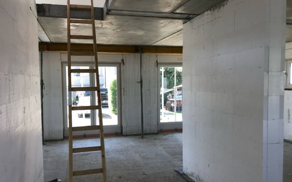 Fenster des individuell geplanten Zweifamilienhauses Signus P von Kern-Haus in Radolfzell