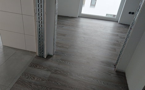 Linoleumboden im frei geplanten Einfamilienhaus von Kern-Haus in Bad Dürkheim