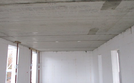 Die Betondecke wurde verlegt.