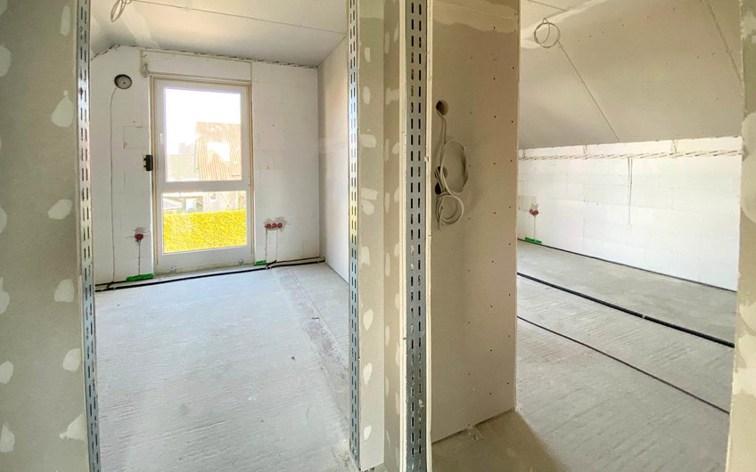 Dachgeschoss mit großen Fenstern für Kern-Haus Pult in Halle Wörmlitz