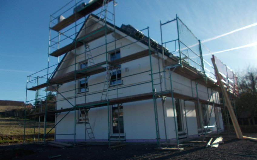Rohbau des Kern-Hauses Signum in Einselthum mit Gerüst