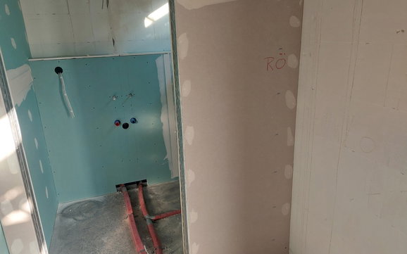 Beplankung der Wände mit Gipsbetonplatten