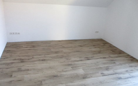 Auch im Obergeschoss konnten die Böden bereits verlegt werden.
