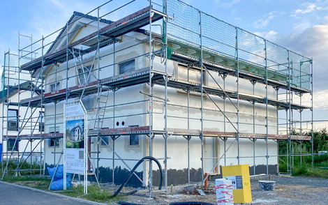 vorbereitung des Außenputzes auf Kern-Haus allea Fassade in Eilenburg