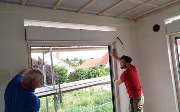 Fenstermontage in der Kern-Haus-Stadtvilla Signus in Flörsheim-Dalsheim