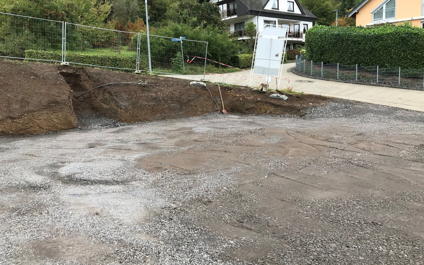 Für das Fundament wurde das Grundstück begradigt.