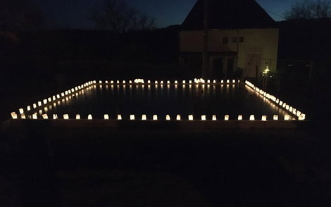 Festliche Beleuchtung der Bodenplatte