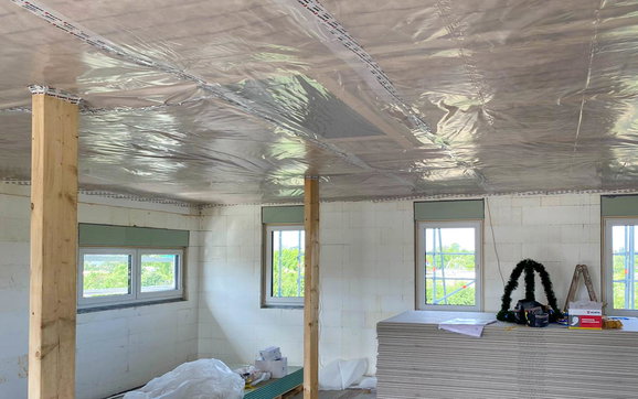 Dämmung an Zwischendecke zum Dachstuhl im Obergeschoss des Kern-Haus Allea in Eilenburg
