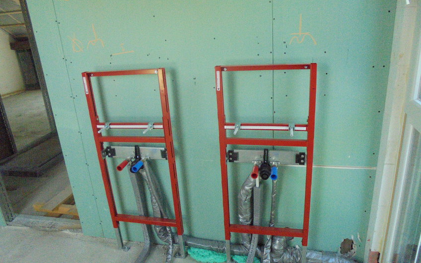 Sanitärrohinstallation im Familienbadezimmer des Kern-Hauses in Linkenheim-Hochstetten