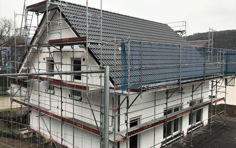 Für sicheres Arbeiten am Haus, wurde ein Gerüst aufgestellt.