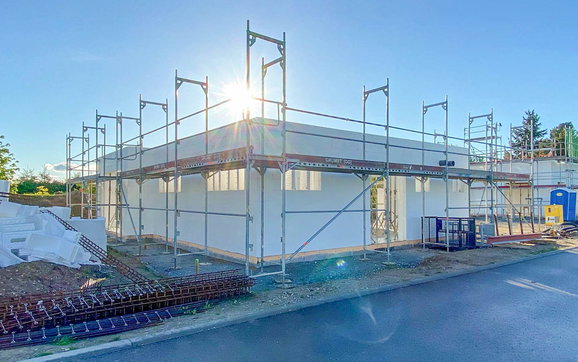 Erdgeschossrohbau des Kern-Haus Alles in Abendsonne in Eilenburg
