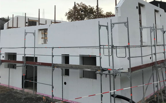 Die moderne Stahlbetonweise DuoTherm verfügt über eine doppelte Dämmung und wird anschließend mit Beton verfüllt.