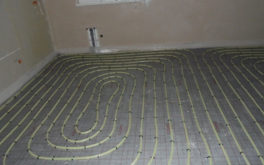 Heizschleifen der Fußbodenheizung des individuell geplanten Einfamilienhauses Aura von Kern-Haus in Wachenheim