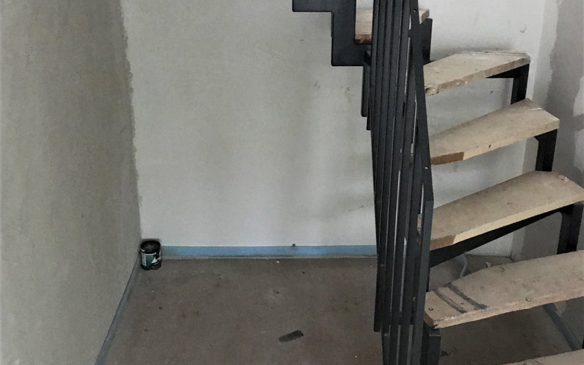 Die Rohbautreppe sorgt für ein sicheres Arbeiten im Dachgeschoss.