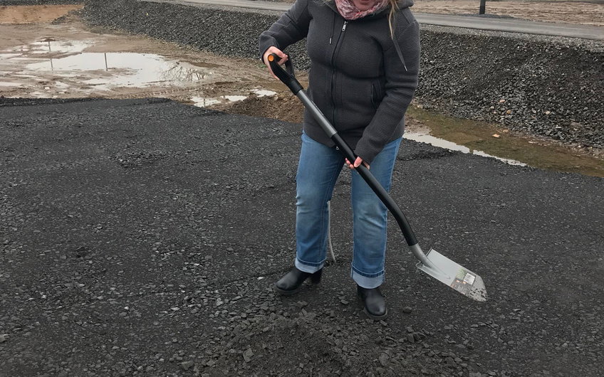 Die Bauherrin beendet das Werk.