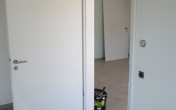 Die Innentüren wurden eingebaut.
