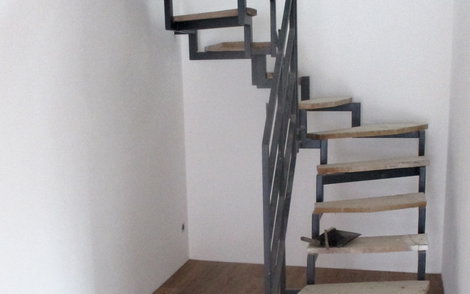 Auch das Treppengeländer konnte gestrichen werden.